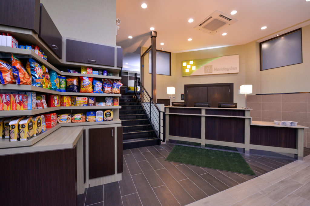 Holiday Inn New York JFK Airport Area front desk and convenience store