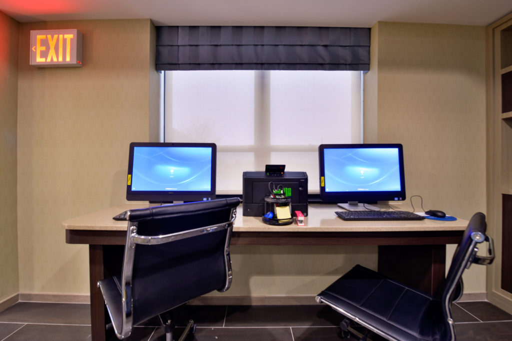 Holiday Inn New York JFK Airport Area business center