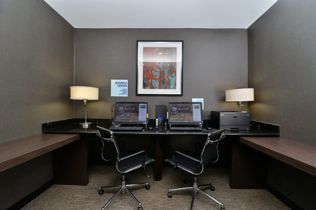 Holiday Inn Express New York JFK Airport Area business center