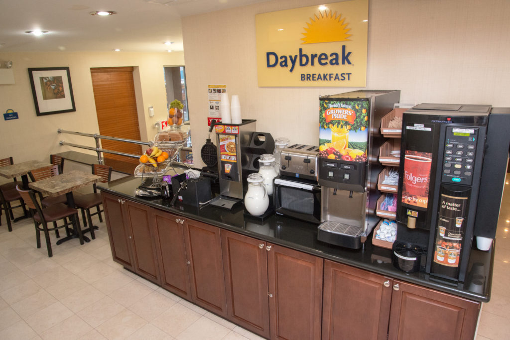 Days Inn by Wyndham Jamaica/JFK Airport Daybreak breakfast bar