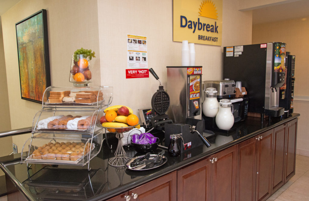 Days Inn by Wyndham Jamaica/JFK Airport Daybreak breakfast bar