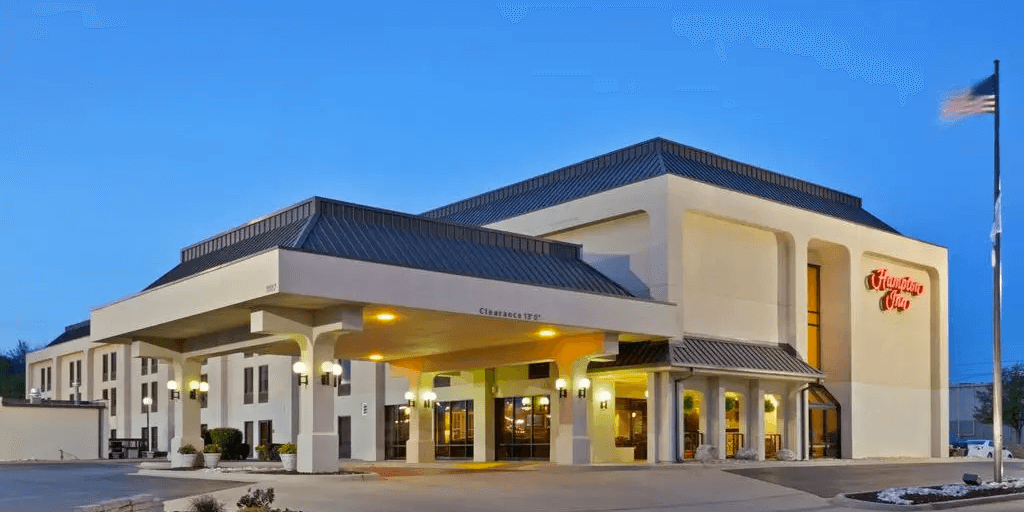 Hampton Inn Joplin exterior evening