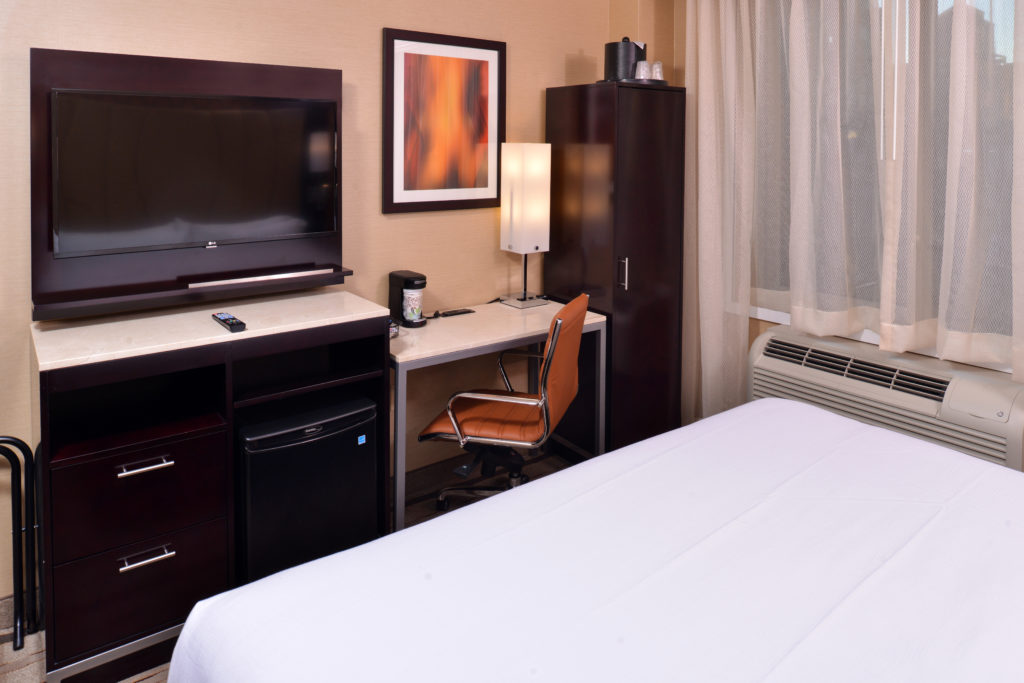 Holiday Inn New York City – Times Square king guest room