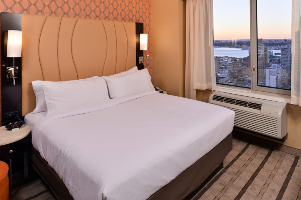 Holiday Inn New York City – Times Square guest room