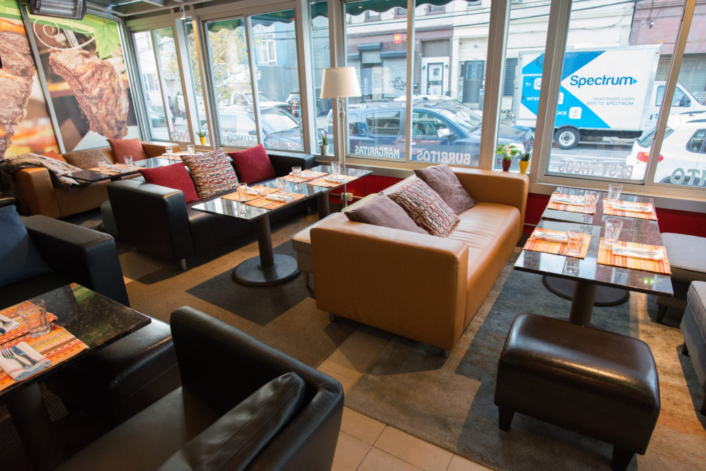 Holiday Inn L.I. City – Manhattan View restaurant seating